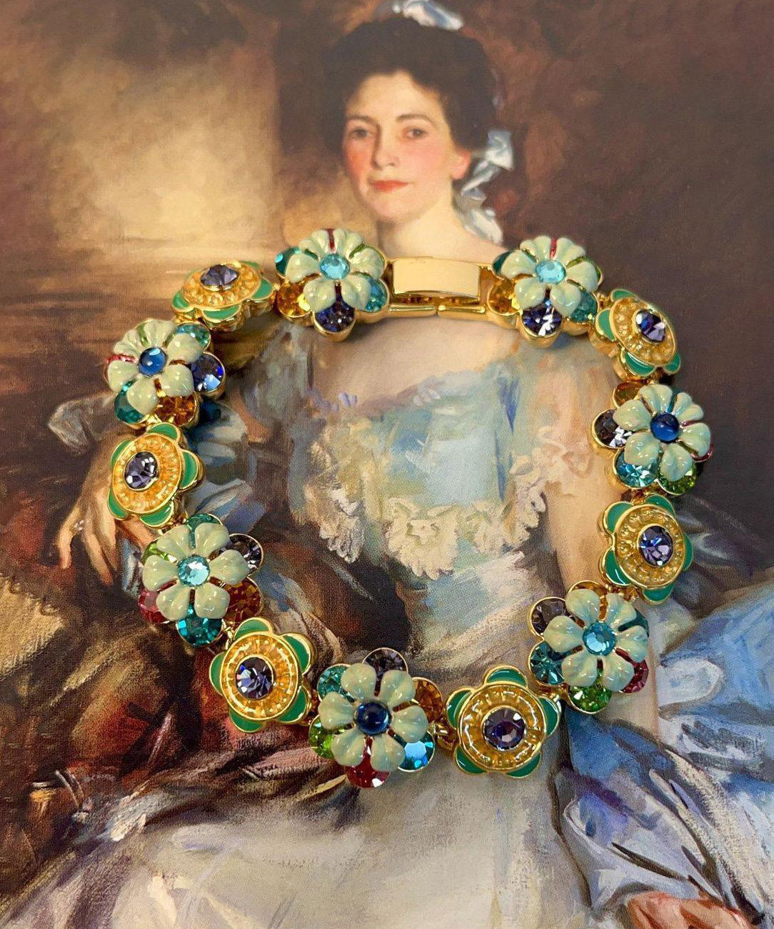 Dame Armbånd med Farverigt Blomstermotiv og Kædedetaljer 4