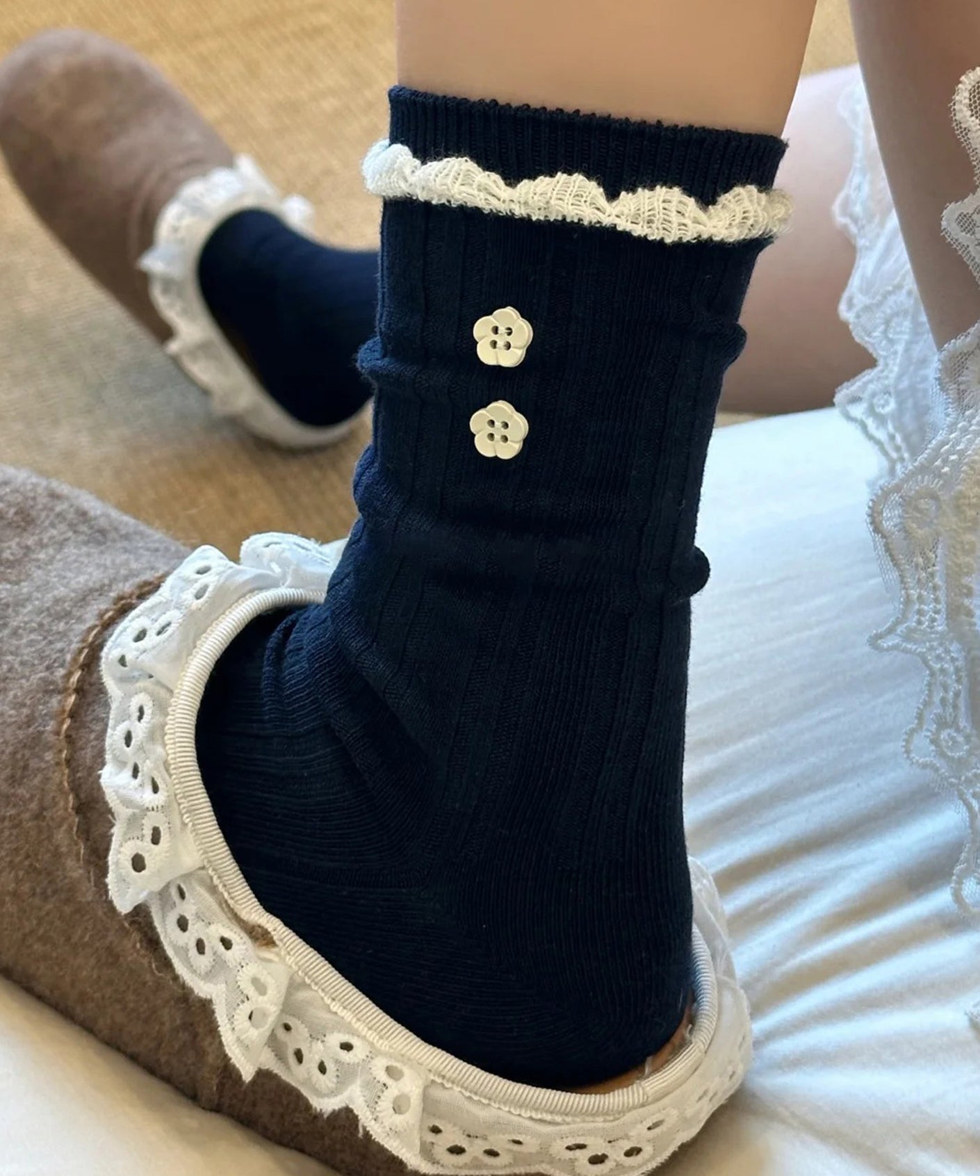Dame Mid Calf Sokker med Blonde og Knapdetalje 0
