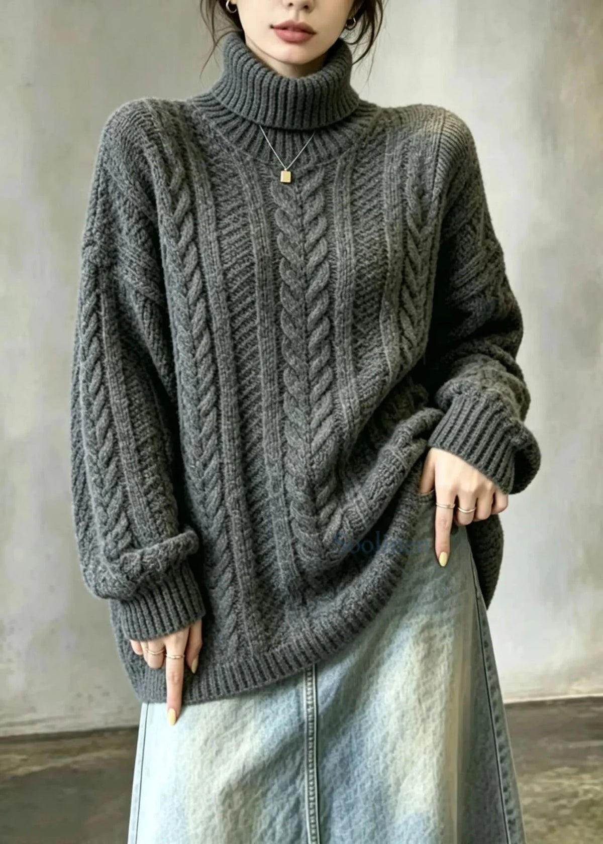 Dame Oversized Pullover med Høj Hals og Kabelstrik 2
