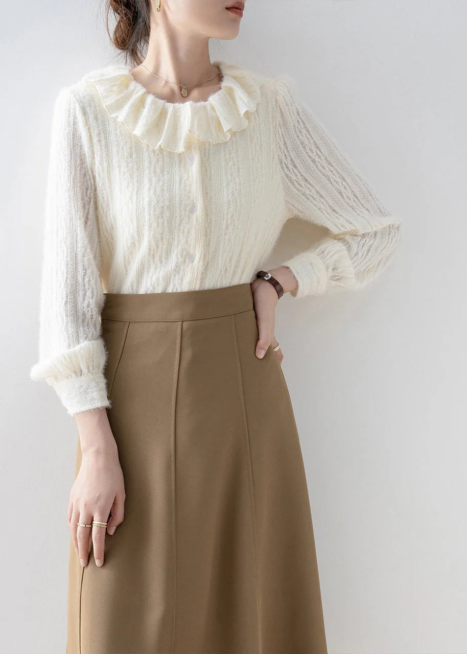Damebluse med Peter Pan-krave og blonde i efterårsstil 4