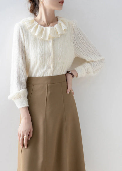 Damebluse med Peter Pan-krave og blonde i efterårsstil 4
