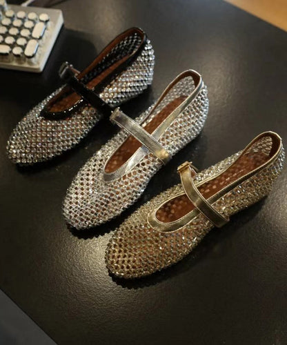 Damesandaler med kilehæl og udhullet design 3