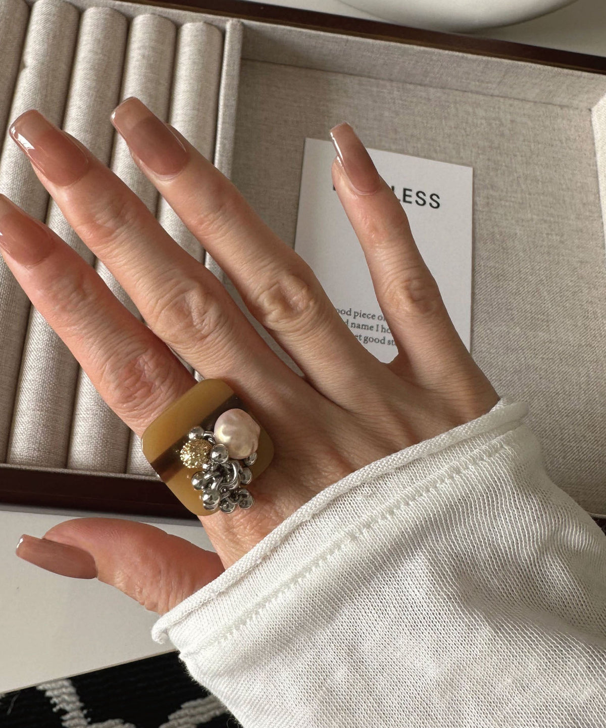 Kvinder Ring med Perle og Kvast Detaljer 1