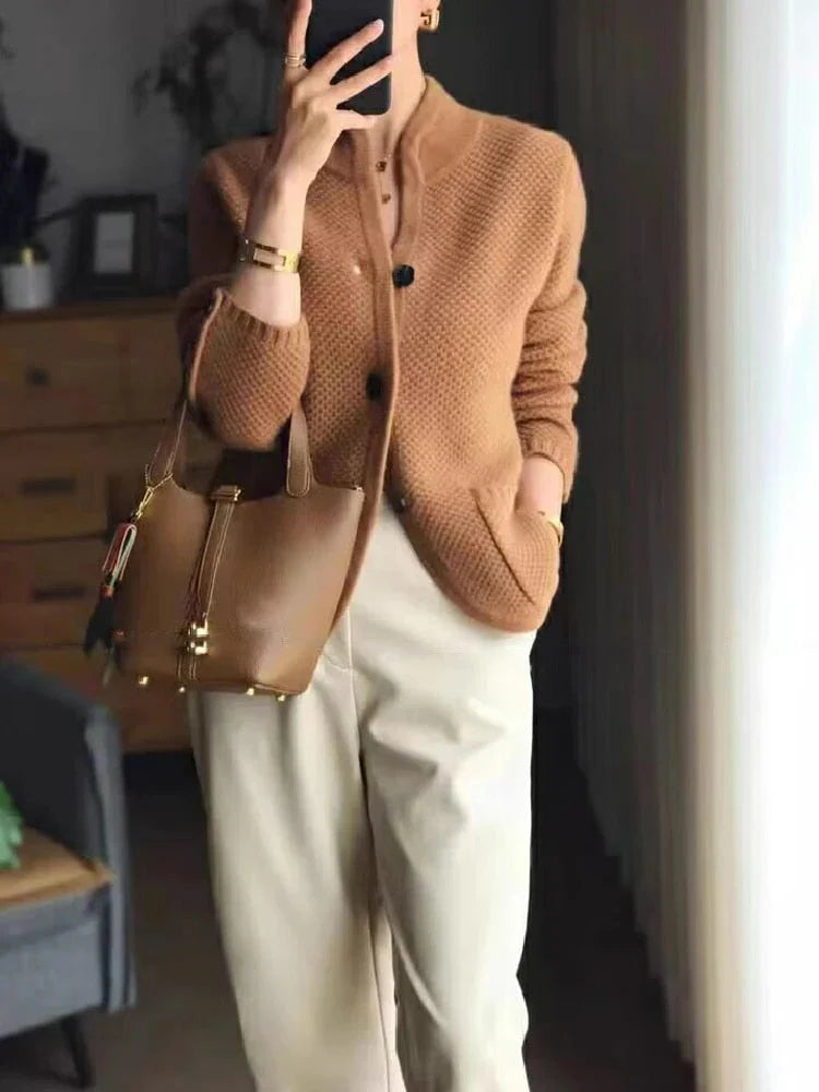 Kvinders Cardigan med Klassisk Design 1