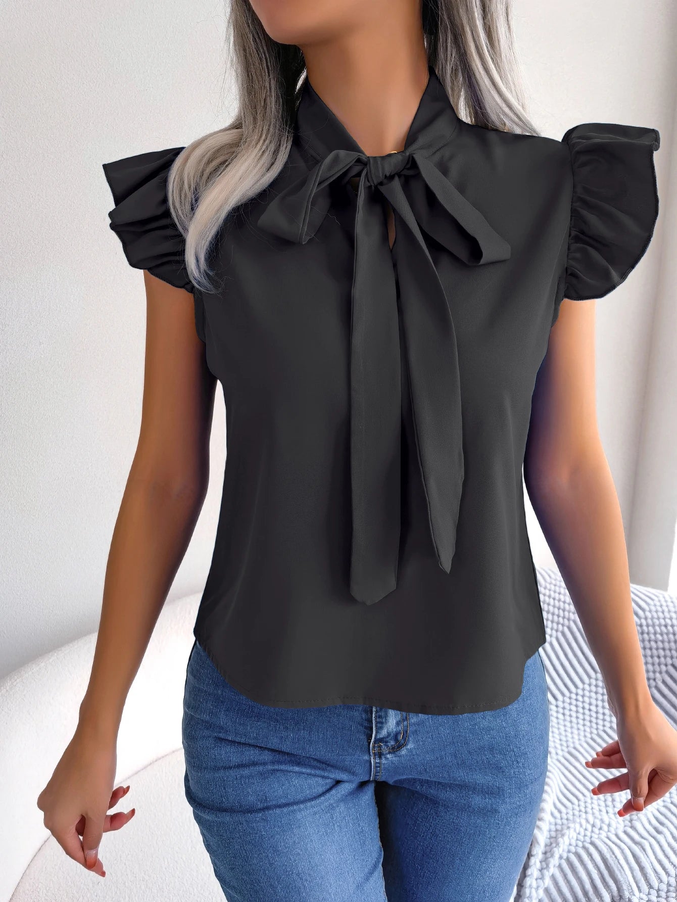 Kvinders Chiffonbluse med Flæser og V-hals 8