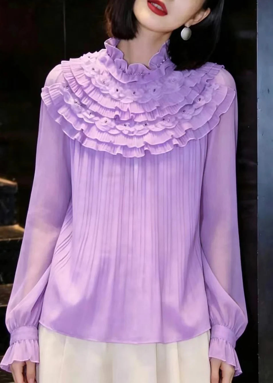 Kvinders Chiffonbluse med Mock Neck og Lagdelte Flæser 3