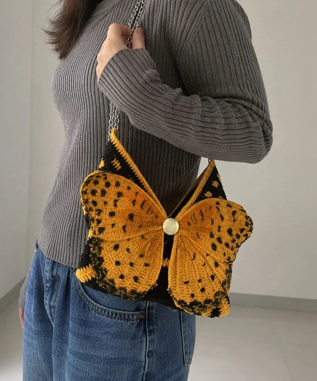 Kvinders Håndstrikket Skuldertaske med Sommerfuglevinge Design 1