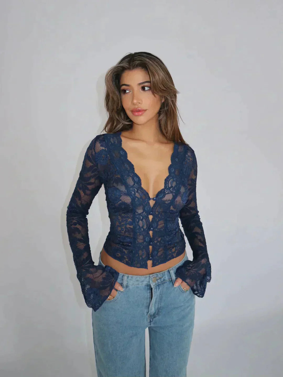 Kvinders Langærmet Bodycon Top Med Blomsterblonde Detaljer 8
