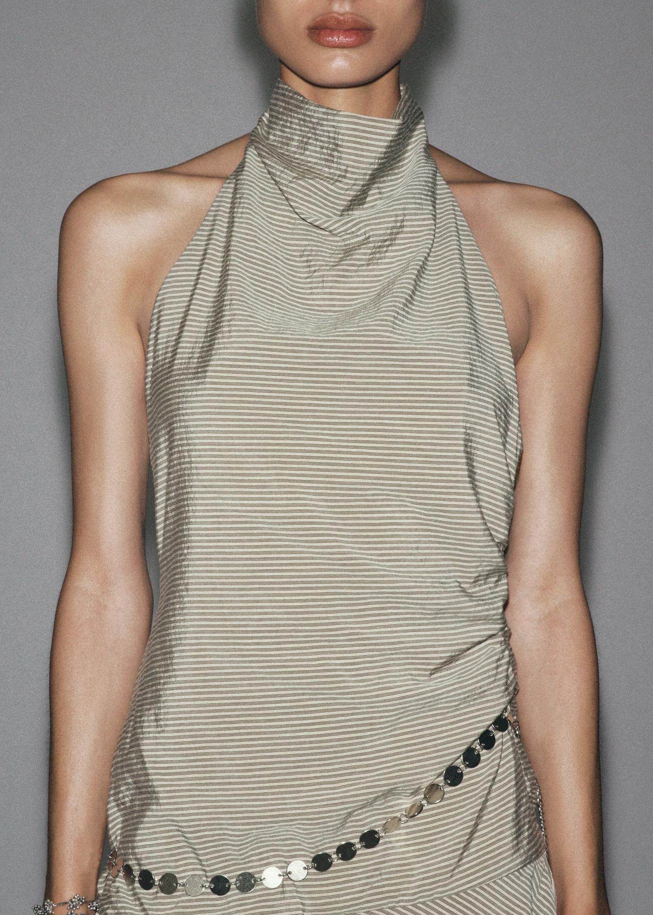 Kvinders Mini Kjole Halter Med Striber og Kædedetalje 2