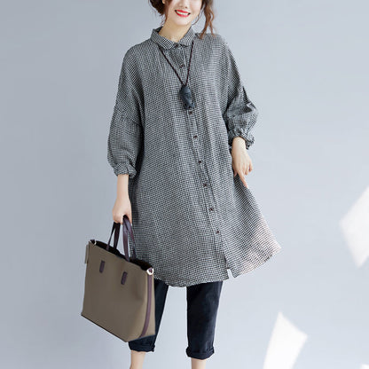 Kvinders Oversize T-shirt med Plaid Mønster og Nedfoldet Krave 1