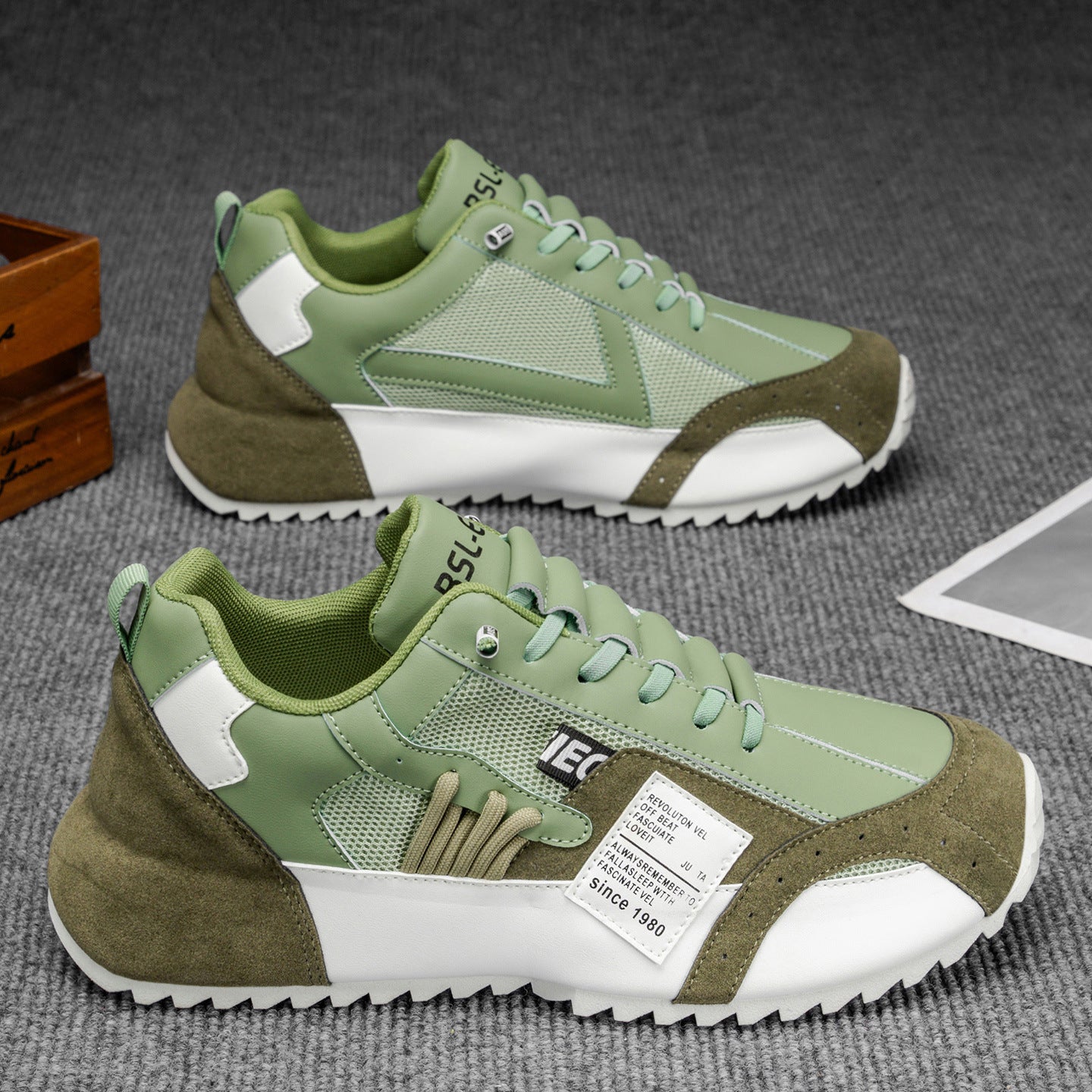 Kvinders Sporty Sneakers med Robust Design 3