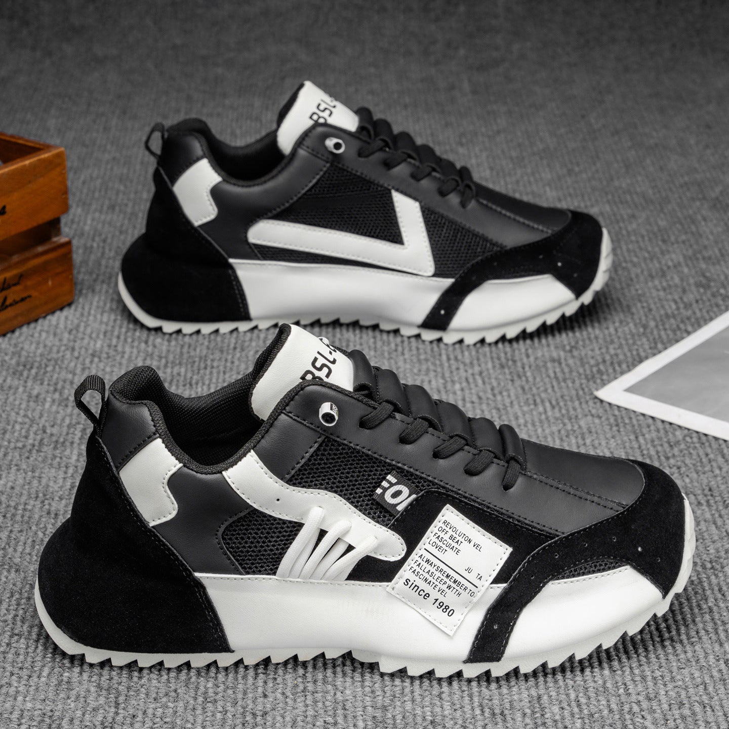 Kvinders Sporty Sneakers med Robust Design 4