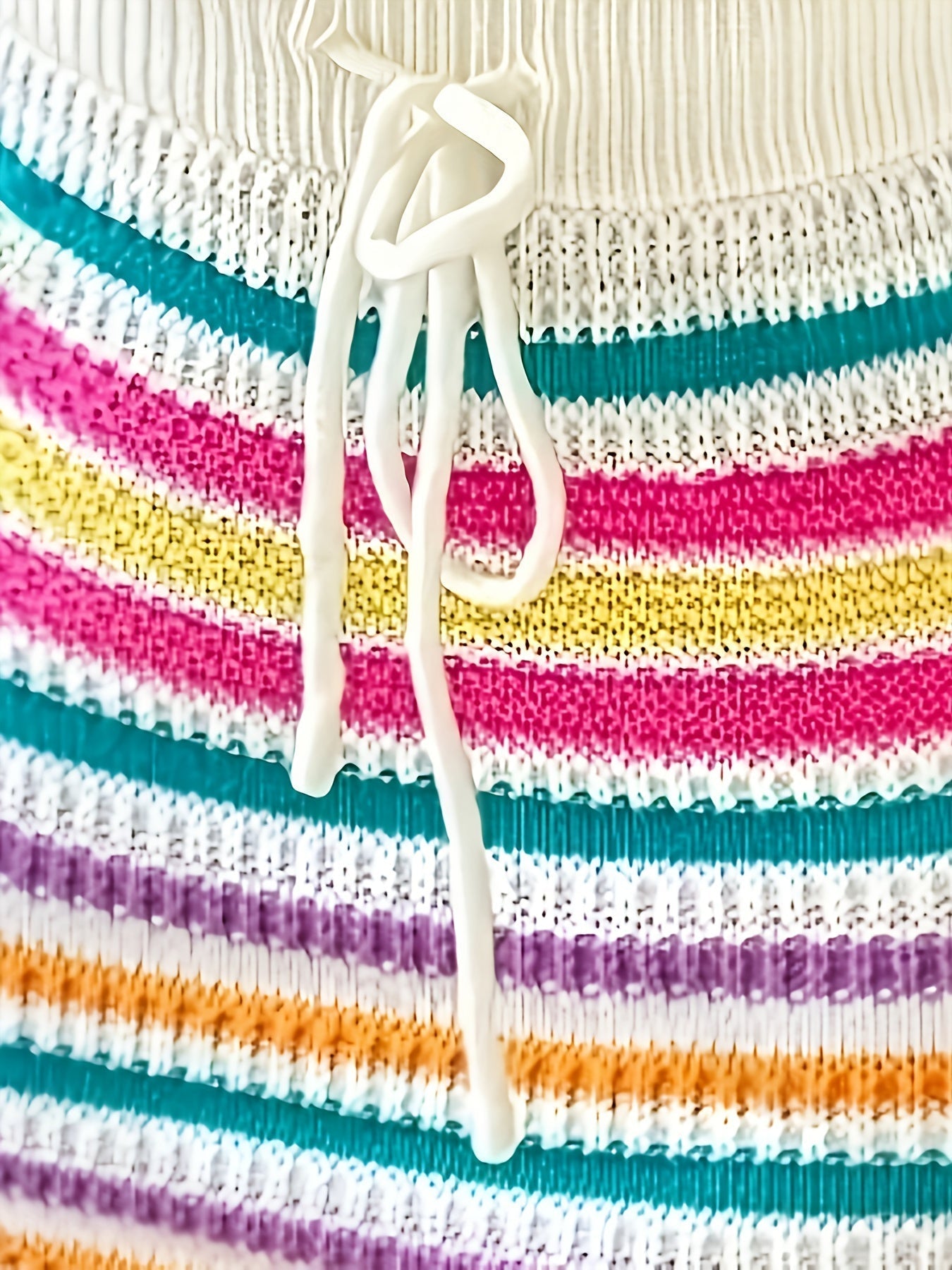 Kvinders Todelt Sæt med Hæklet Crop Top og Mini Nederdel 4