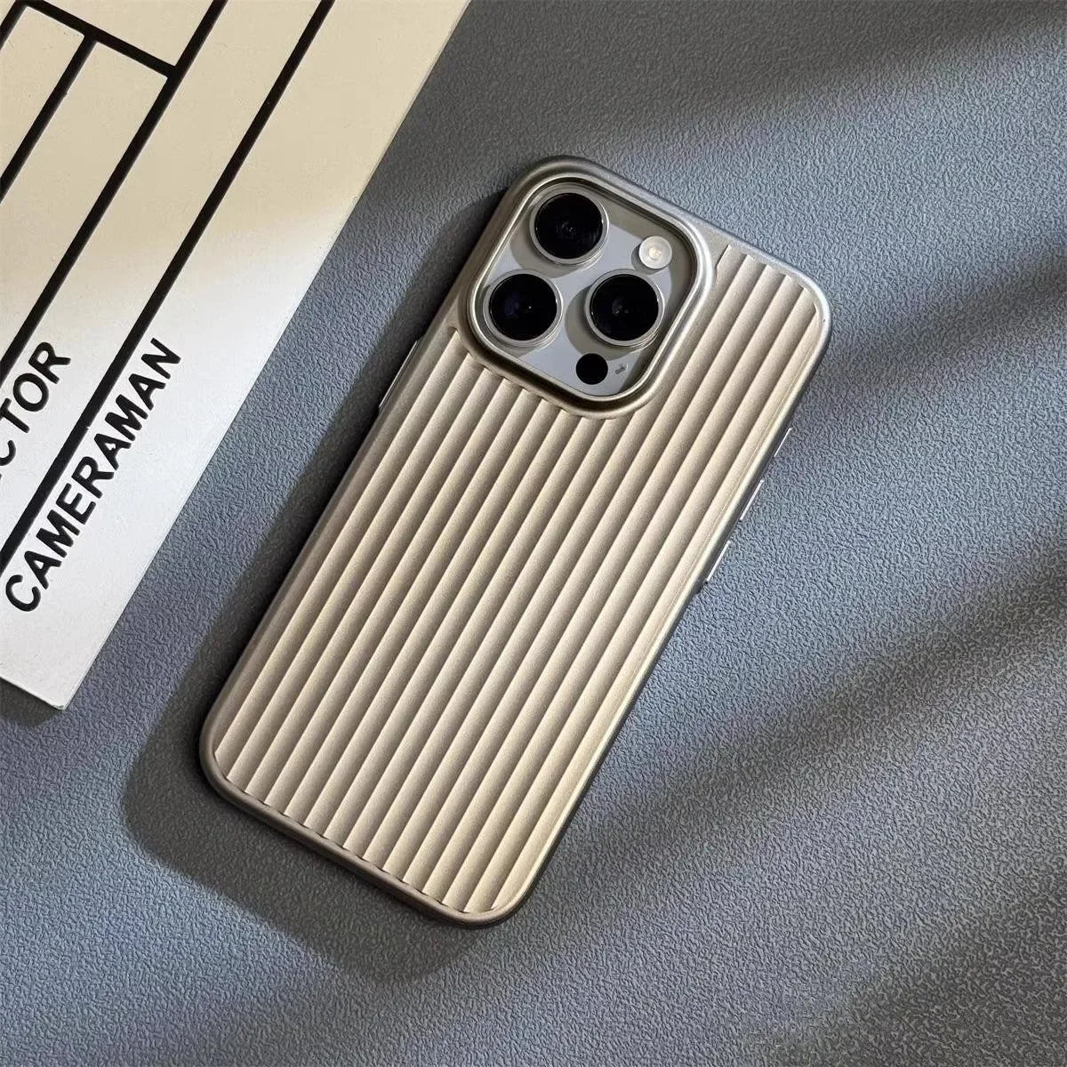 Minimalistisk Telefonetui med Ribbet Design 4