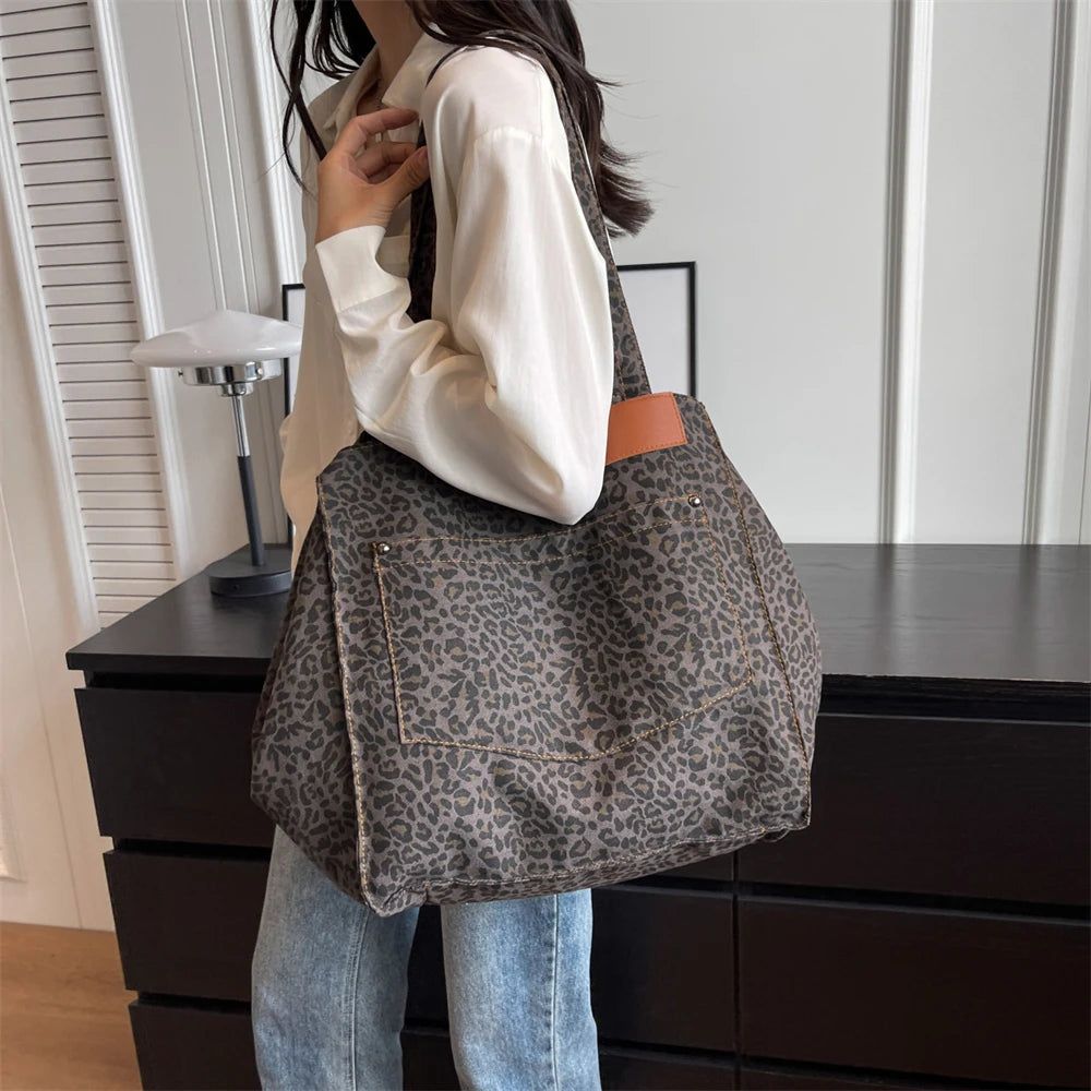 Overdimensioneret skuldertaske med leopardprint