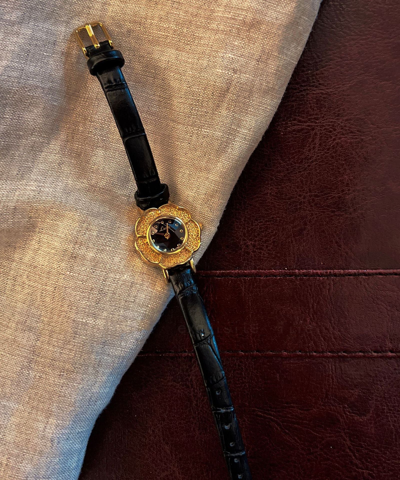Unisex Armbåndsur med Camellia Quartz Design 2