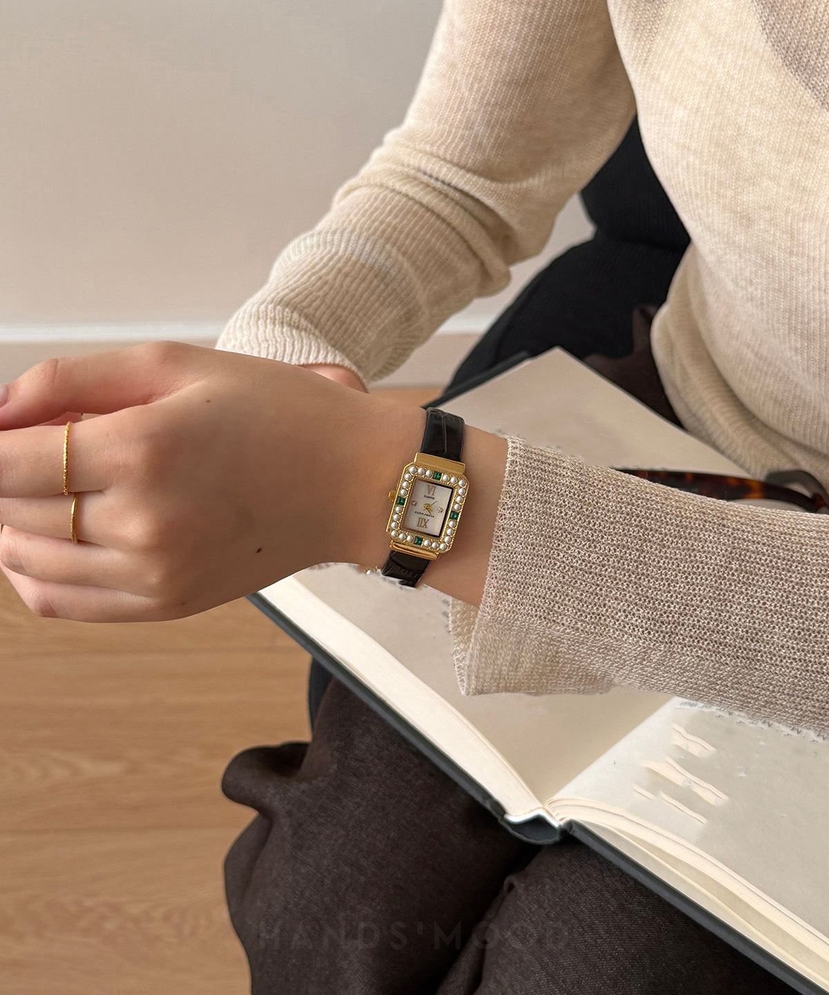 Unisex Quartz Ur med Sort Læderrem og Zircon Detaljer 3