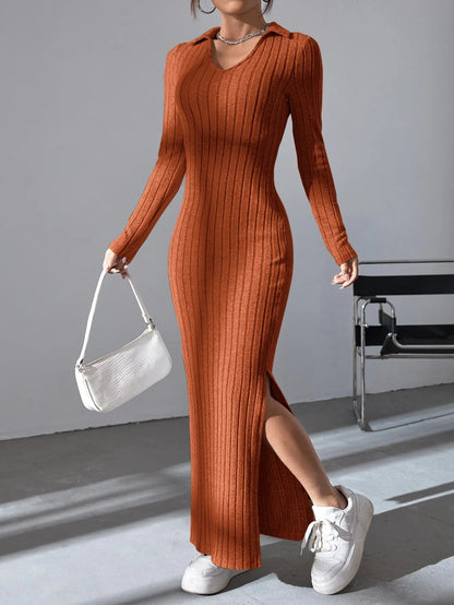Strikket kjole med V-hals og fulde ærmer til kvinder